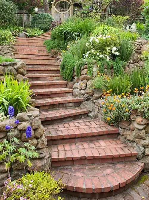 庭院台阶这样做让你的花园更具层次感