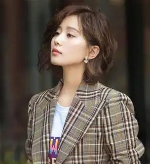 锁骨发型女2021流行发型图片2020发型流行趋势女锁骨发图片