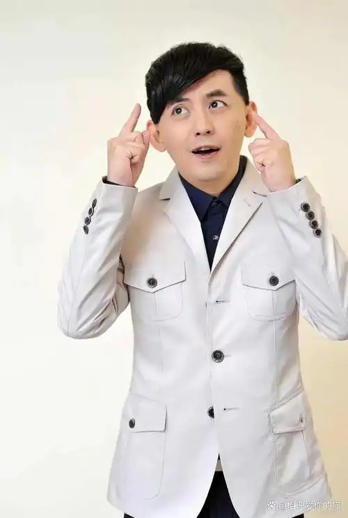 近日,黄子佼性骚扰女性事件被曝光,引发社会广泛关注和舆论热议.