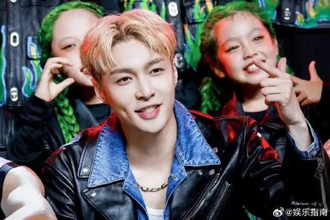 好想戳一下张艺兴酒窝