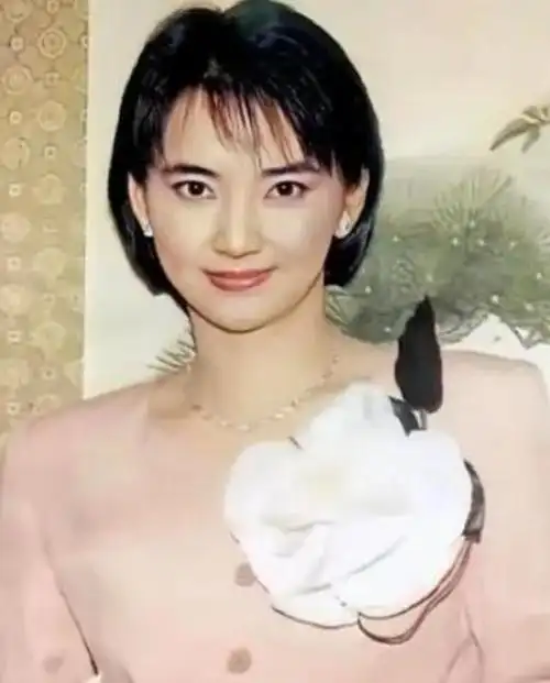 胡慧中一家四口现身,胖女儿及老公都将近200斤,98岁婆婆好精神