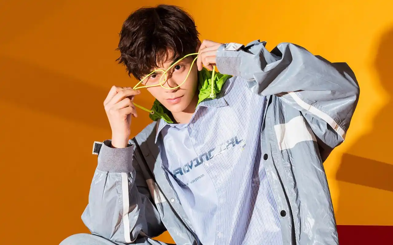 简单帅气丁禹兮壁纸_人气偶像丁禹兮