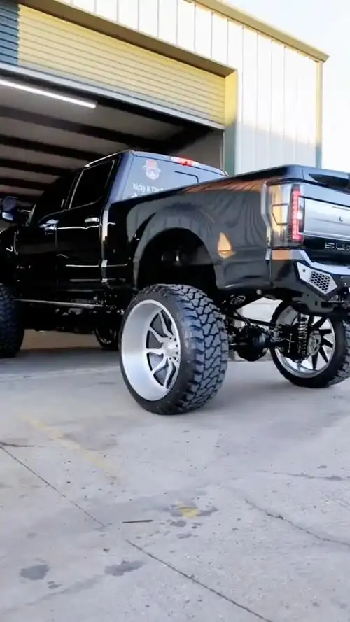 福特f250皮卡改装欣赏,底盘自动升降加轮毂改装