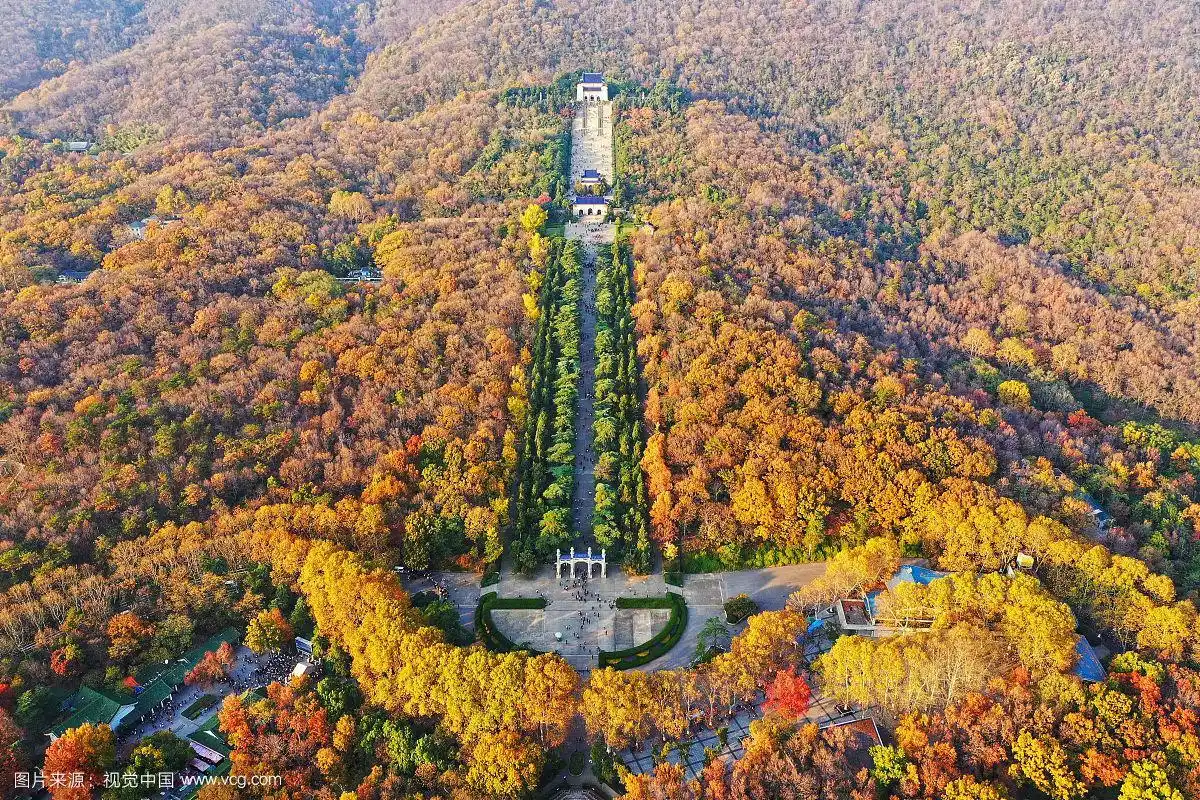 金秋时节航拍视角下的南京中山陵