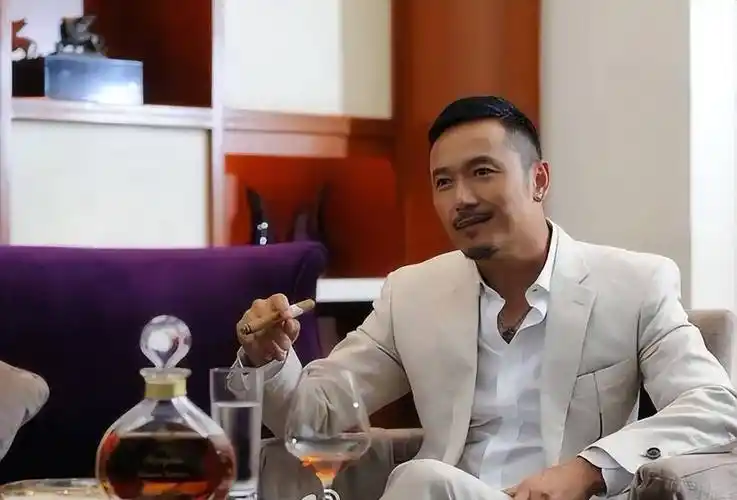 苗侨伟越老越帅取决于信心跟智慧电影圈太拥挤何必再过去