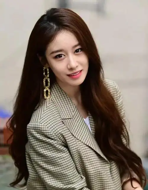 二代女团神颜化身暗黑女王惊喜回归!经历风雨后变得更加强大