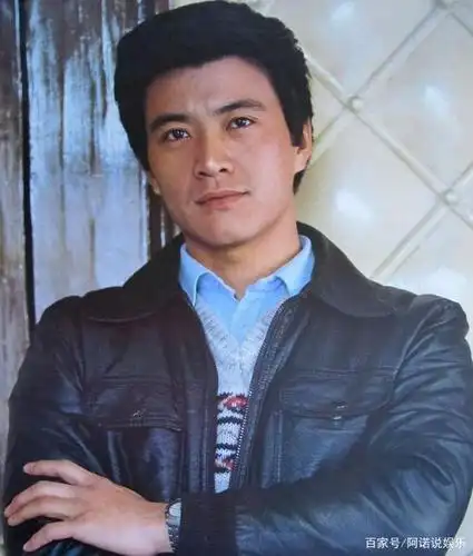 在20世纪80年代,中国是帅的男演员,在他事业的巅峰时期,他