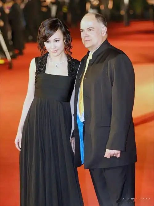 58岁的邬君梅和她的外籍老公奥斯卡.