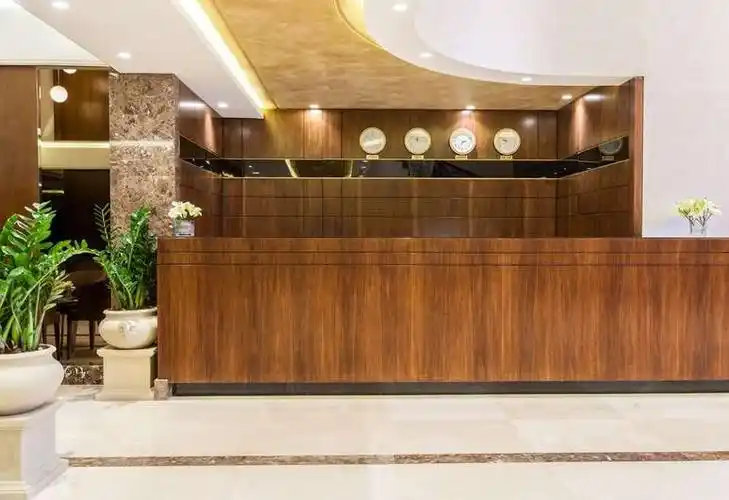 格拉萨酒店, 安曼, 前台