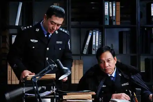 九年前张嘉译主演的这部反贪扫黑电视剧,一点不输《人民的名义》