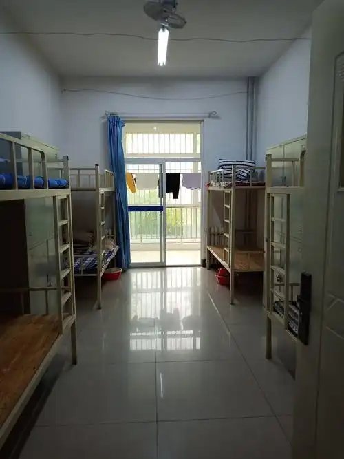 四人宿舍 反向休息