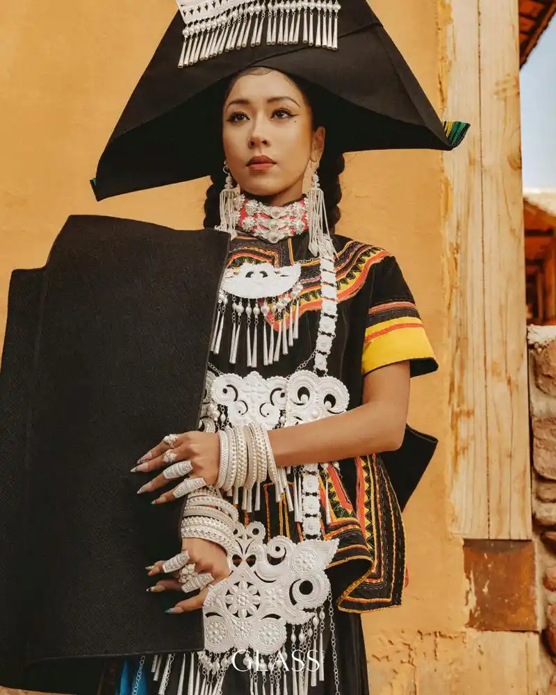 吉克隽逸这个民族风写真很适合她!