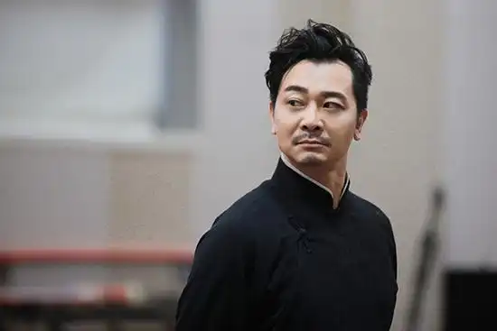 吴樾在日常排练吴樾在话剧《大宅门》中再次扮演白景琦再演白景琦获