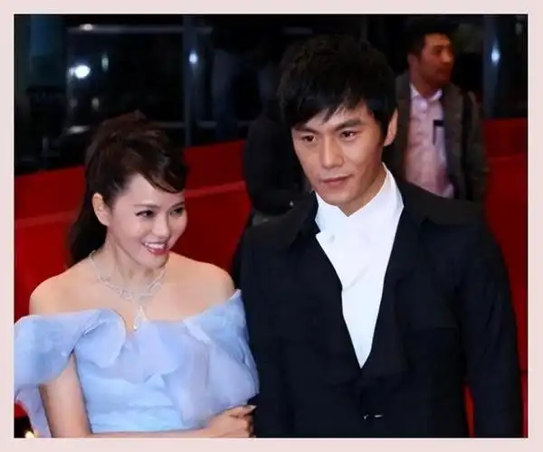 事实证明,46岁秦昊对56岁伊能静的宠爱,十个庾澄庆是比不了的?