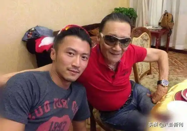 81岁谢贤再次喜当爹 谢霆锋这句祝贺真讽刺 60岁王刚自愧不如_有图有