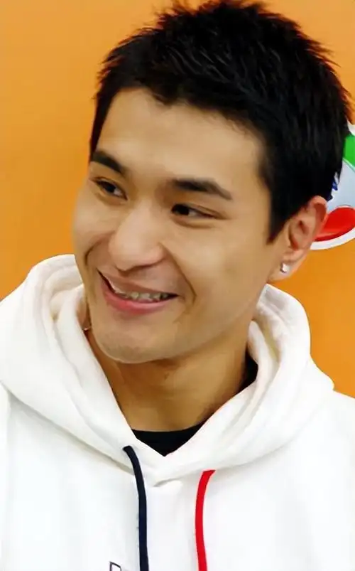 tvb视帝陈展鹏入行到走红用了十余年时光,成名之路布满荆棘