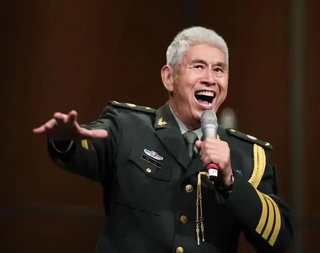 >年过古稀的著名男高音歌唱家程志带来了《共和国之恋》等独唱歌曲