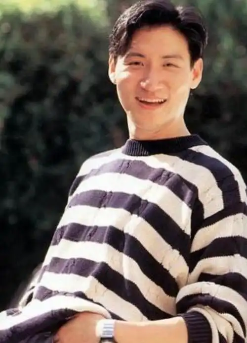 张学友过六旬依旧神采奕奕,穿衣不花哨不扮嫩,完美避开油腻感|发型|大