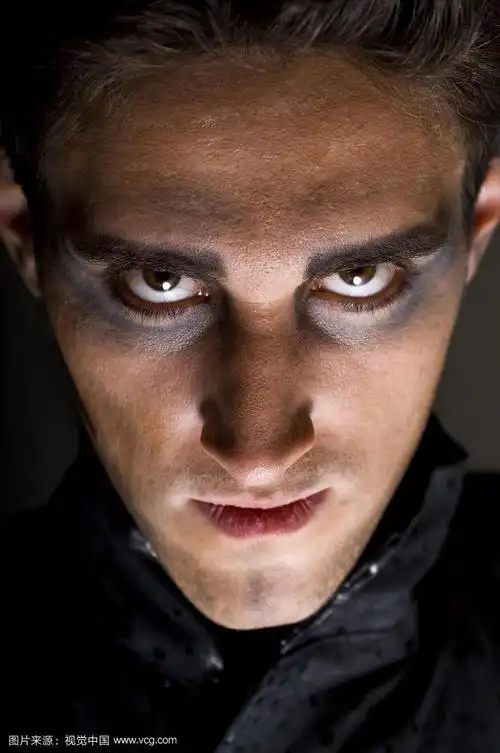 可怕的脸(两个)