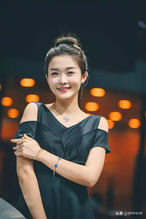 知名网红车模李凉凉亮相第十四届西安车展,超高人气引来围观