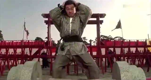 自嘲周琦晒力量房举重举不起杠铃对比武状元苏乞儿举重失败场景