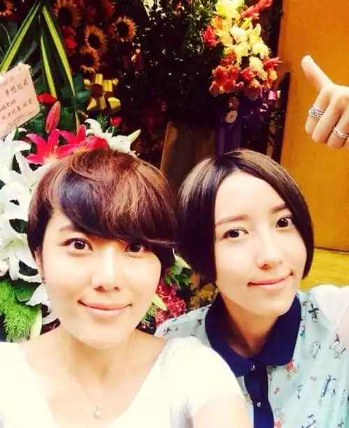 蔡芷纭与妹妹蔡颐榛