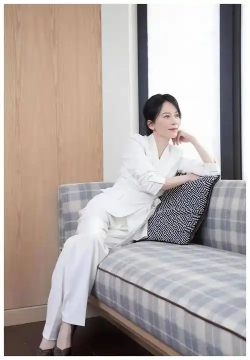 53岁俞飞鸿单身无子近照令人惊艳其真实野心竟被人低估了