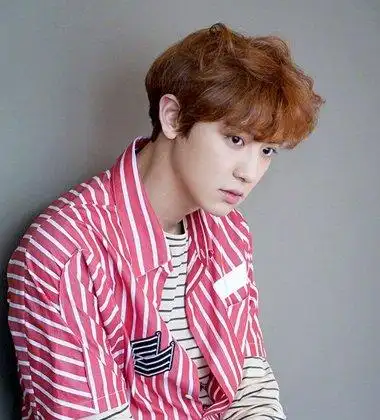 2019女生栗色新发型深棕栗色的长直发发型