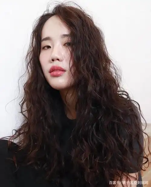 细软发质做什么发型好看?这几款发型洋气又时尚,保证你满意