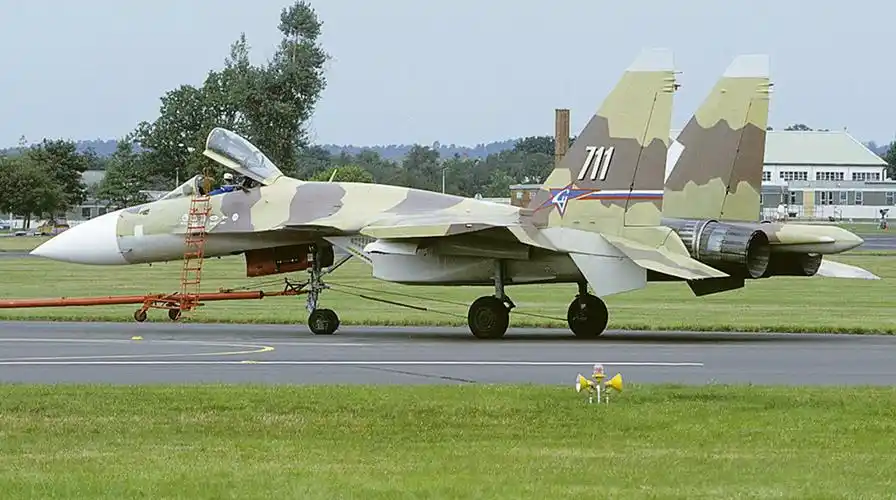 俄罗斯苏-37战斗机 - 兵器百科 - 谋略学