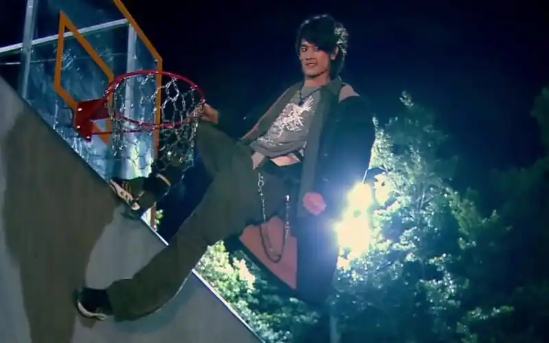 篮球火_东方翔的宿敌"残"回来了,一对一单挑球魁,用天残脚取胜