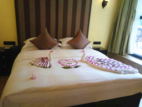 凸显酒店客房特色,以"客人为本"为原则,根据客人层次及需求上的差异