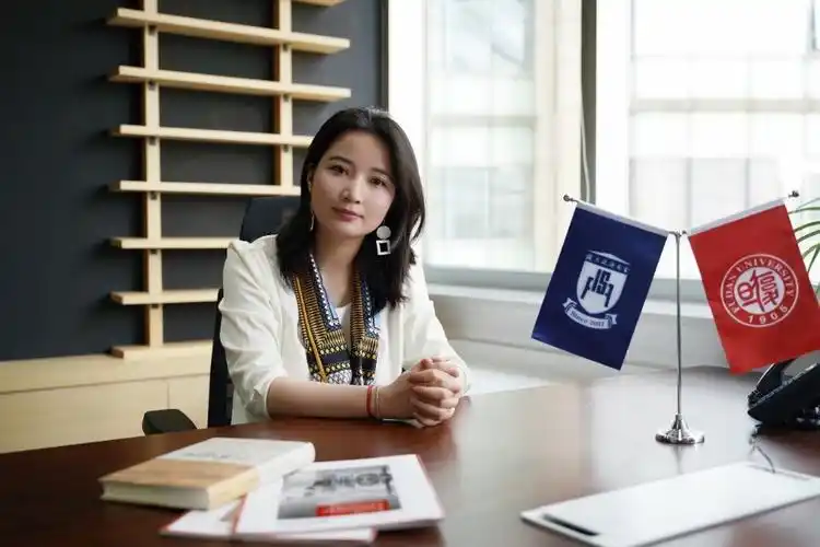 复旦大学金融emba首期班学生徐瑾:财经女作家的斜杠人生