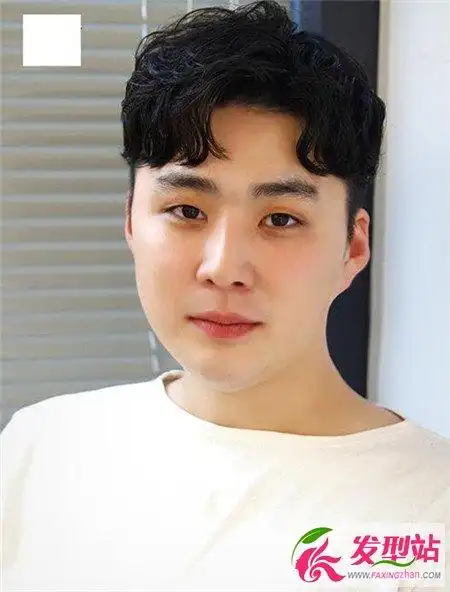 适合男生胖脸的烫发发型_发型图片
