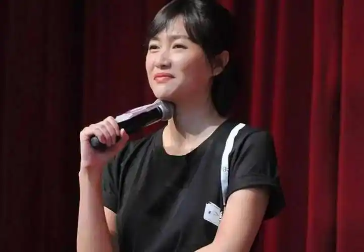 因此,徐静蕾的处女作品《我的爸爸》在当时取得了很大的成功.