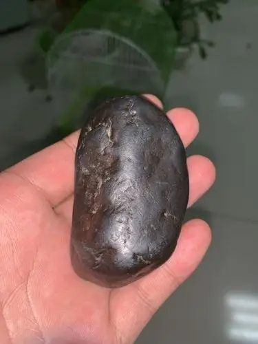 其它 新疆的宝藏-石 写美篇颜 色 多以红褐色为主 中文名 伊丁石陨石