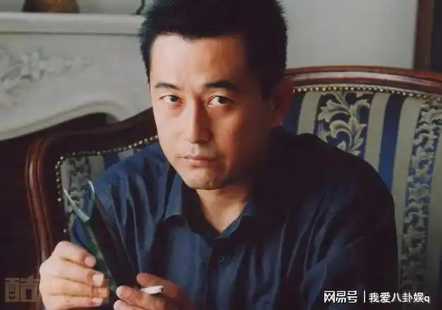 43岁张定涵晒照秀恩爱老公王志飞鬓角花白夫妻同框像两代人