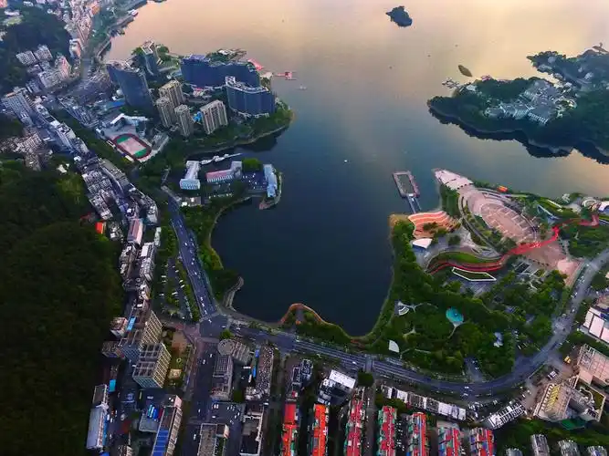 上一页 下一页 作品名称: 《依山傍湖我的家》  作品描述: 淳安县城