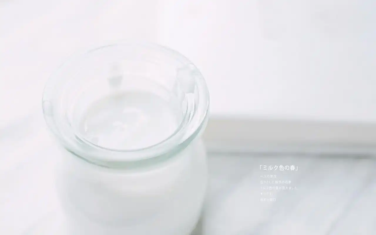 日系小清新静物摄影奶白色背景电脑桌面壁纸