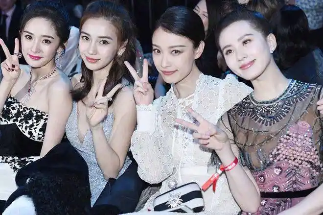 娱乐圈合影杀手大盘点!|刘诗诗_网易订阅