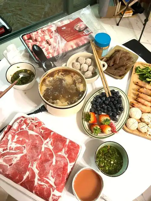 快下班的时候,老公说今天下雨77降温,晚上就吃火锅吧那还等什么?