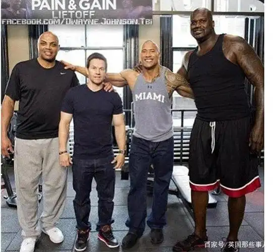 96米,看起来就比别人高大许多,奥尼尔在刚进nba的时候,身高2.