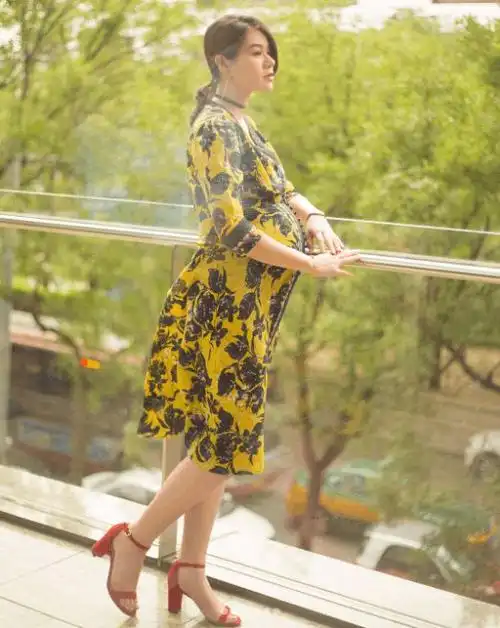 胡杏儿挺大肚拍写真变身最美孕妇