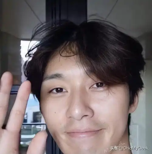 朴叙俊拍视频曝光私人住所,全程胡子拉碴素颜出镜|金