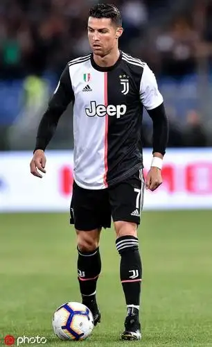 c罗穿上尤文新战袍