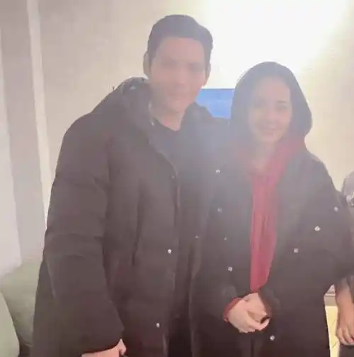 原创郭美女一家三口被网友偶遇与向佐喝咖啡郭美女打扮很接地气