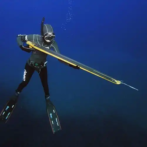 加拿大捕鱼女猎手照蹿红网络 引发争议(图)