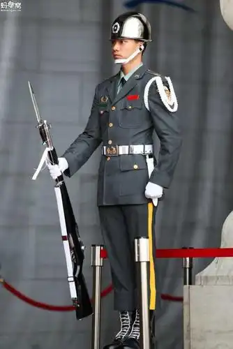 台湾军人 - 礼队换哨交接式