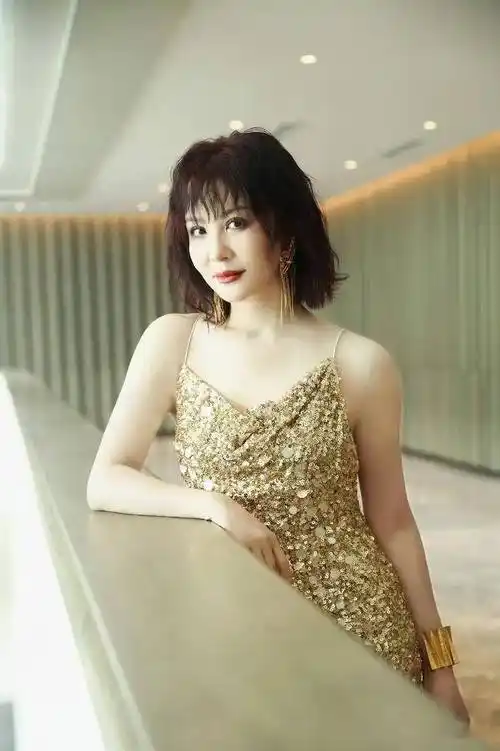 陶红的身材,是经过精心锻炼和保养的结果.