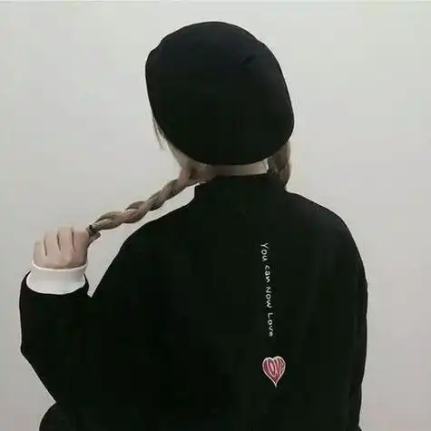 女生头像霸气背影长发戴帽 霸气头像图片大全 -【爱个性】